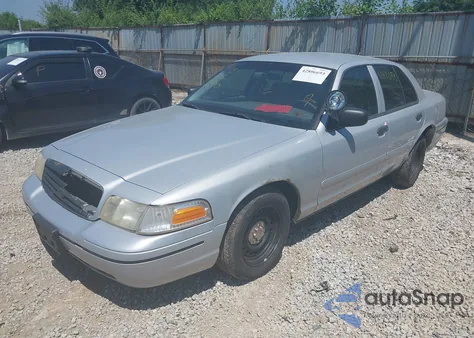 2000 Ford Crown Victoria Police Interceptor z USA, uszkodzony, nr VIN 2FAFP71W1YX200681